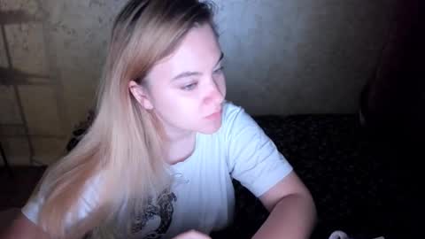 ambrosia__ online show from September 17, 2025, 4:03 am
