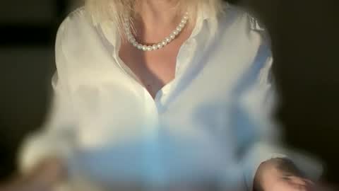 Beatrice online show from November 20, 2025, 4:07 pm