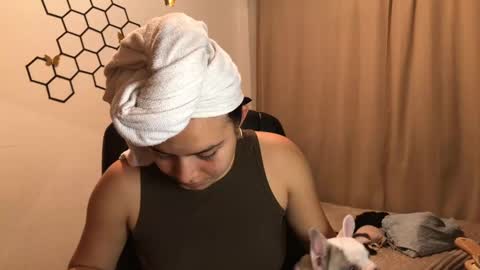 Amelia online show from September 18, 2025, 12:07 pm