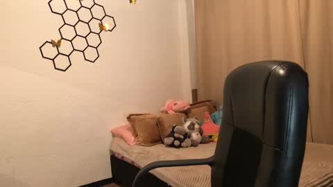 Amelia online show from September 26, 2025, 12:09 pm