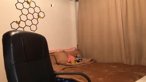 Amelia online show from October 21, 2025, 12:06 pm