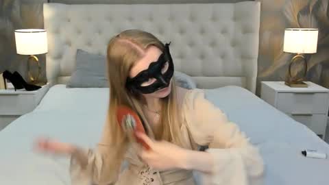 amelia_hide online show from September 9, 2025, 10:15 am