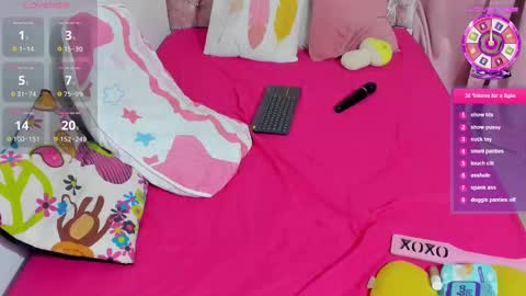 Snapshot of amelia_petite chatting on October 9, 2025, 8:40 pm Amelia online show from October 9, 2025, 8:40 pm