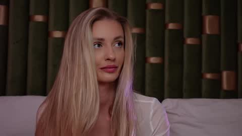 Snapshot of ameliaangell chatting on February 5, 2025, 9:36 am Amelia online show from February 5, 2025, 9:36 am