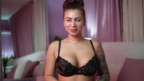 Amelia  online show from July 6, 2026, 7:38 pm