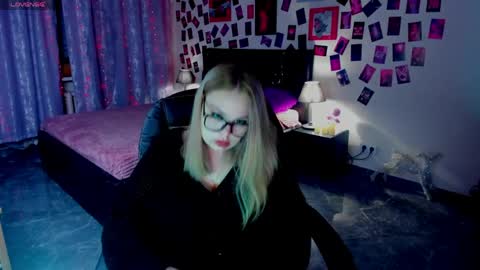 Amelia online show from April 1, 2026, 8:39 pm