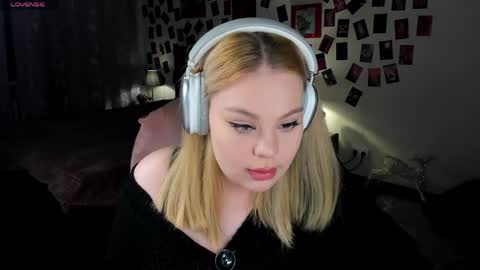 Amelia online show from April 28, 2026, 9:42 pm