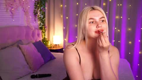 Snapshot of ameliawells chatting on June 2, 2026, 3:52 am Amelia online show from June 2, 2026, 3:52 am