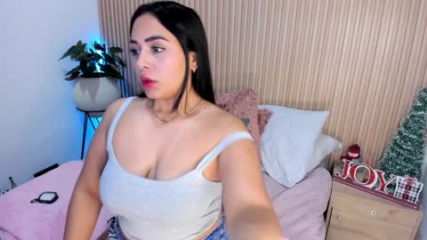 Amelie online show from December 20, 2024, 4:36 pm