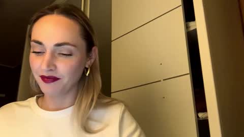 Snapshot of ameliehotsexy chatting on February 13, 2026, 7:43 pm Amelie online show from February 13, 2026, 7:43 pm