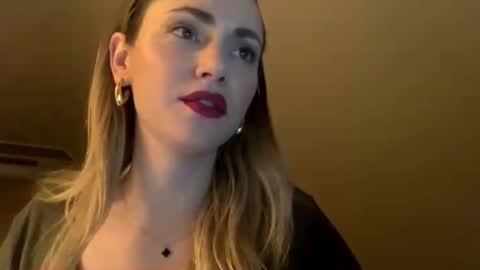 Snapshot of ameliehotsexy chatting on February 22, 2026, 8:07 pm Amelie online show from February 22, 2026, 8:07 pm