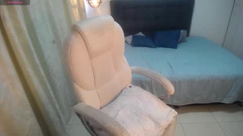 Amelie  online show from October 27, 2025, 2:21 pm