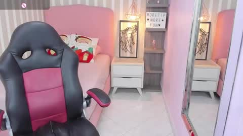 Snapshot of amelietarson chatting on December 19, 2024, 7:40 pm Victoria online show from December 19, 2024, 7:40 pm