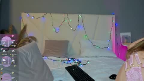 Snapshot of ameliia_castro chatting on December 5, 2024, 9:17 am Ameliia castro online show from December 5, 2024, 9:17 am