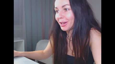 amelinamersi online show from September 18, 2025, 5:15 pm