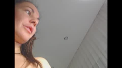 amelinamersi online show from October 22, 2025, 3:45 pm