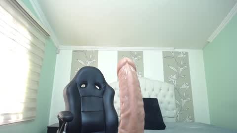 Snapshot of amell_thomson chatting on December 12, 2024, 2:00 pm Amell Thomson online show from December 12, 2024, 2:00 pm