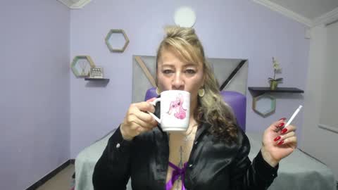 Snapshot of amell_thomson chatting on December 24, 2024, 10:01 am Amell Thomson online show from December 24, 2024, 10:01 am