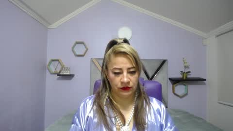 Snapshot of amell_thomson chatting on December 28, 2024, 11:19 am Amell Thomson online show from December 28, 2024, 11:19 am