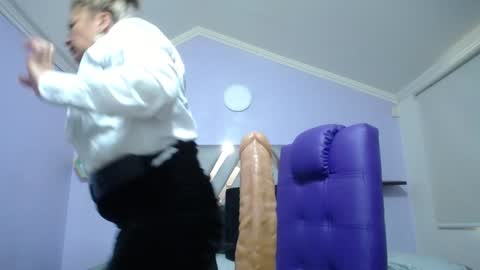 Snapshot of amell_thomson chatting on December 30, 2024, 2:30 pm Amell Thomson online show from December 30, 2024, 2:30 pm