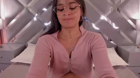 Snapshot of amelli_colette chatting on September 21, 2025, 12:40 pm amelli_colette online show from September 21, 2025, 12:40 pm