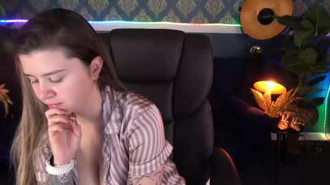 amellymillyy online show from November 17, 2025, 8:03 pm