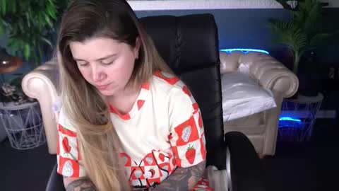 amellymillyy online show from March 21, 2026, 8:01 pm