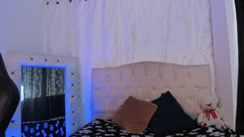 amethyst_01_ online show from December 10, 2024, 10:37 pm