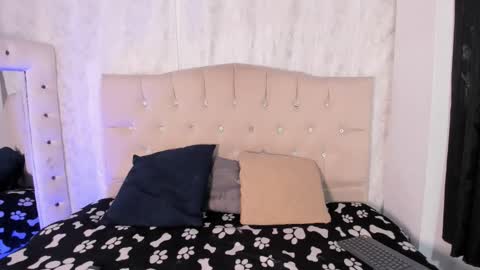 amethyst_01_ online show from January 10, 2025, 4:51 pm