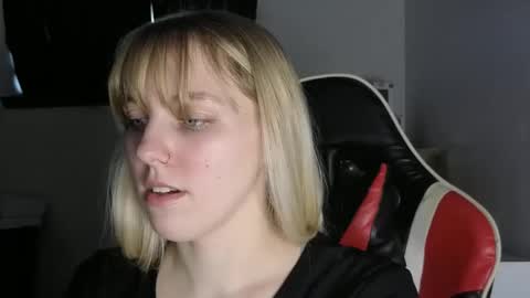 Snapshot of amethystmoon18 chatting on February 23, 2026, 9:23 pm amethystmoon18 online show from February 23, 2026, 9:23 pm