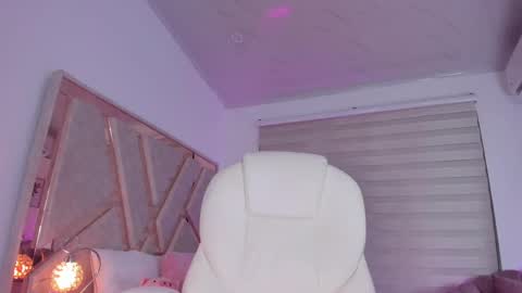 Snapshot of ami_sweet_19 chatting on February 23, 2025, 2:51 am Ami online show from February 23, 2025, 2:51 am