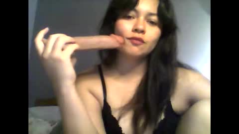 amilaude online show from January 19, 2026, 1:42 am