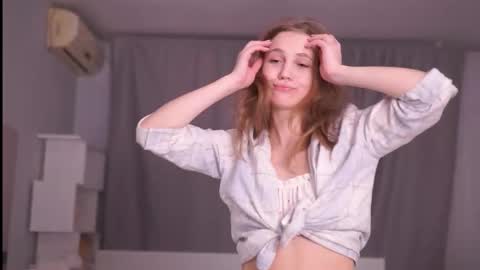 Snapshot of amillygil chatting on December 3, 2025, 6:39 pm Emily online show from December 3, 2025, 6:39 pm