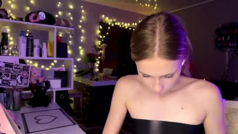 Snapshot of amily_sunray chatting on March 23, 2026, 3:05 pm Amily online show from March 23, 2026, 3:05 pm