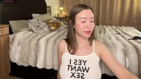 Snapshot of amilymi_ chatting on May 2, 2026, 11:32 pm Amelia online show from May 2, 2026, 11:32 pm