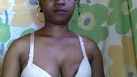 aminah01 online show from November 19, 2025, 7:08 am