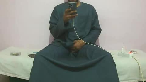 Snapshot of amir_elaraby chatting on October 6, 2025, 10:07 pm Amir online show from October 6, 2025, 10:07 pm