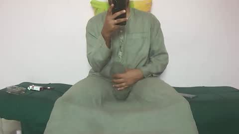 Snapshot of amir_elaraby chatting on November 10, 2025, 1:21 pm Amir online show from November 10, 2025, 1:21 pm