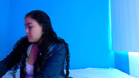 Snapshot of amira_moon_ chatting on November 18, 2025, 12:42 pm Amira online show from November 18, 2025, 12:42 pm