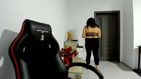 Amiraisa online show from February 3, 2025, 1:52 am