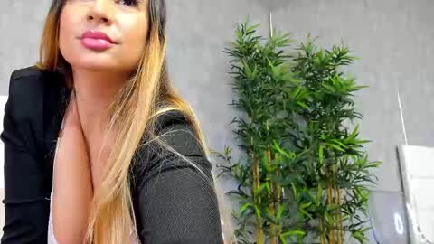 Snapshot of amirarees chatting on October 30, 2025, 6:59 am amirarees online show from October 30, 2025, 6:59 am