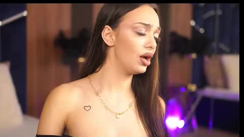 Amiraveyl online show from September 24, 2025, 8:45 pm