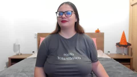 Amira Vyxen online show from November 24, 2025, 9:47 pm