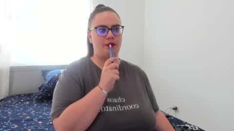 Amira Vyxen online show from May 4, 2026, 6:20 am