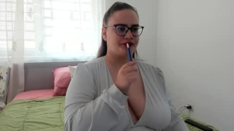 Amira Vyxen online show from May 5, 2026, 7:05 am