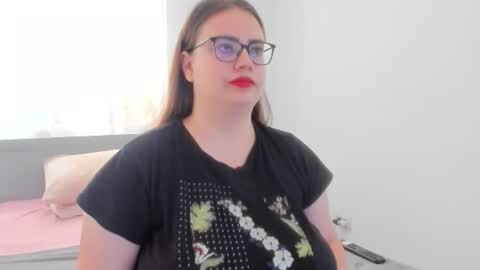 Amira Vyxen online show from June 30, 2026, 8:04 am