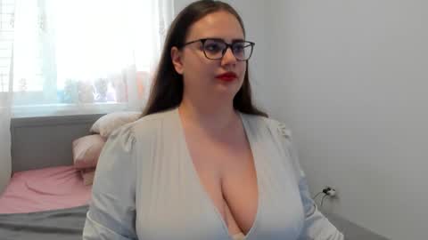 Amira Vyxen online show from July 1, 2026, 7:43 am