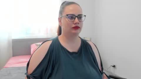 Amira Vyxen online show from August 4, 2026, 7:33 am