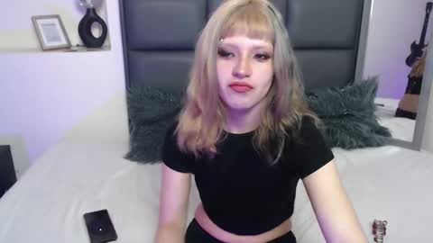 Snapshot of amnesiia_ chatting on September 16, 2025, 1:23 pm Amnesia online show from September 16, 2025, 1:23 pm