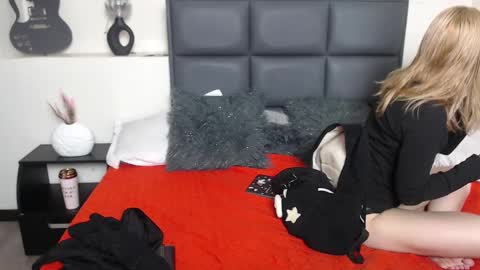 Snapshot of amnesiia_ chatting on September 20, 2025, 12:17 pm Amnesia online show from September 20, 2025, 12:17 pm